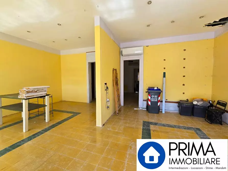 Immagine 9 di Negozio in vendita  a Terni