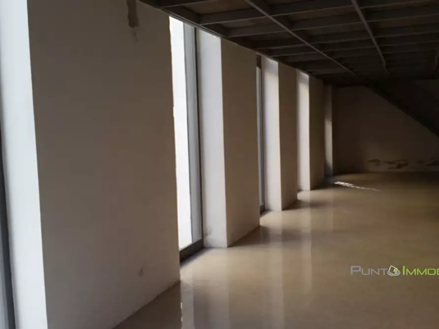 Immagine 7 di Negozio in affitto  121 a Brindisi