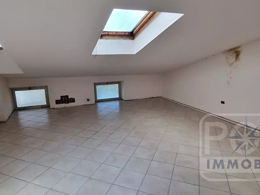 Immagine 6 di Palazzo in vendita  3 a Verona