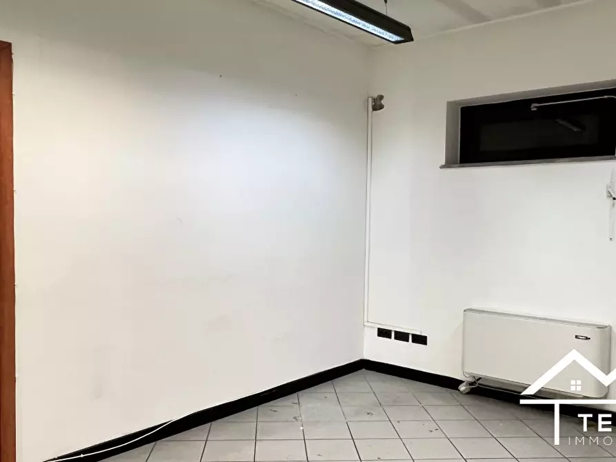 Immagine 10 di Negozio in vendita  a Cantalupo In Sabina