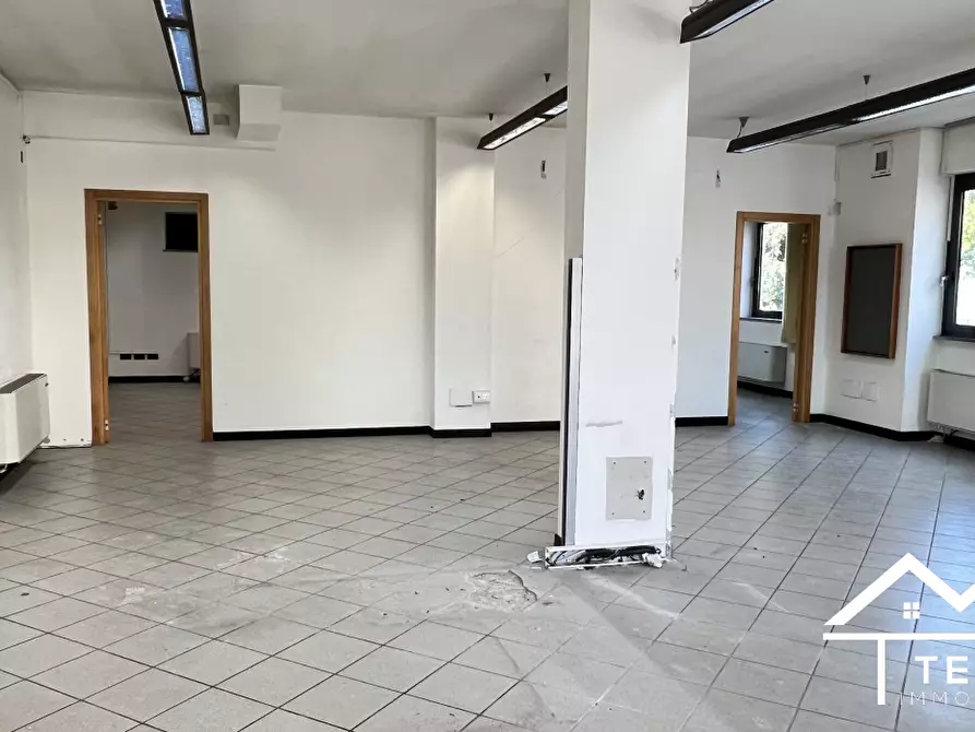 Immagine 4 di Negozio in vendita  a Cantalupo In Sabina