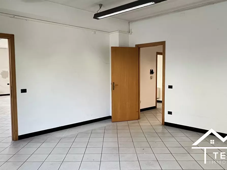 Immagine 7 di Negozio in vendita  a Cantalupo In Sabina