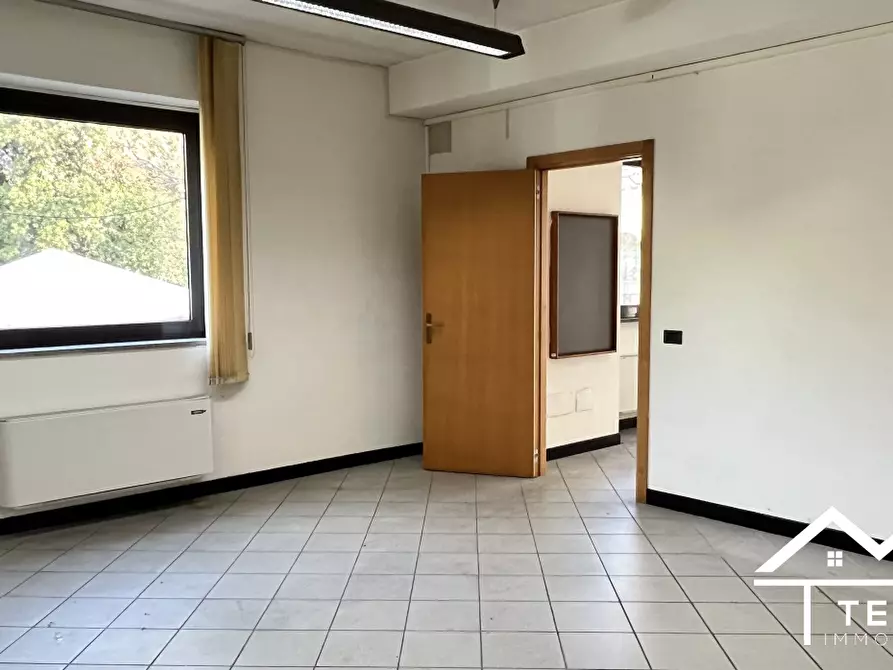 Immagine 8 di Negozio in vendita  a Cantalupo In Sabina