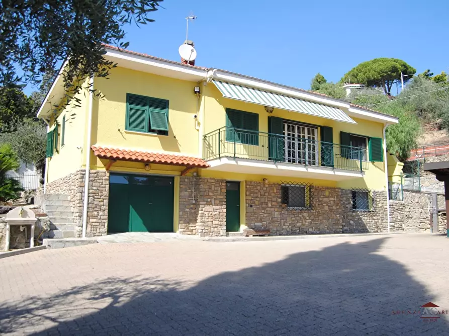 Immagine 2 di Villa in vendita  a Bordighera
