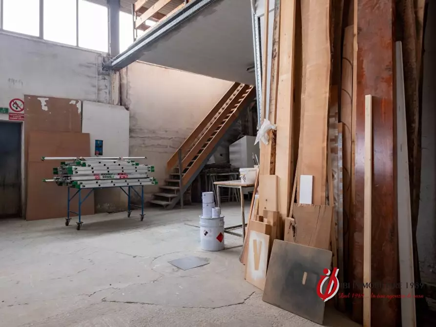 Immagine 8 di Attività artigianale in vendita  a Verona