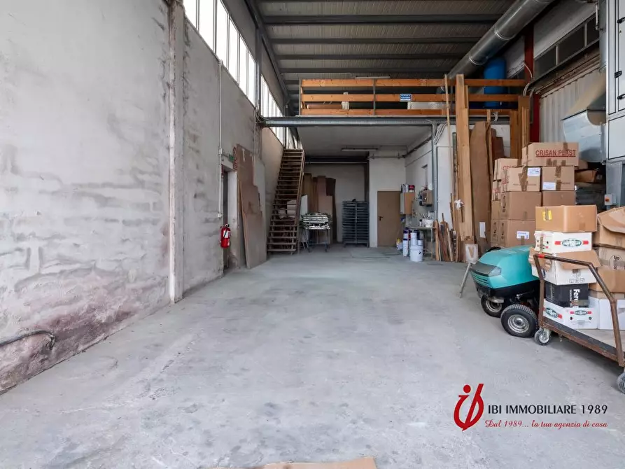 Immagine 9 di Attività artigianale in vendita  a Verona