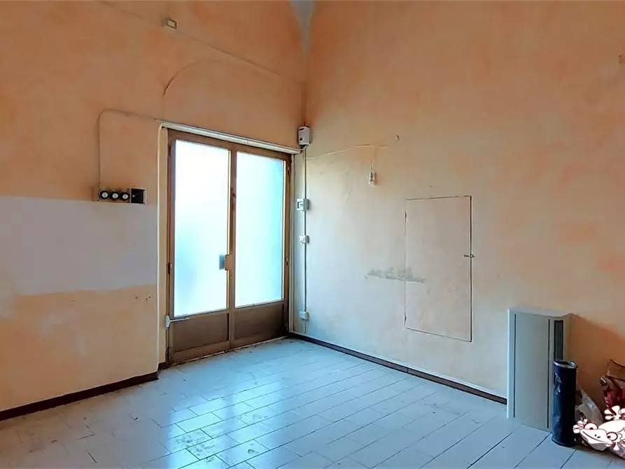 Immagine 1 di Negozio in affitto  a San Gimignano