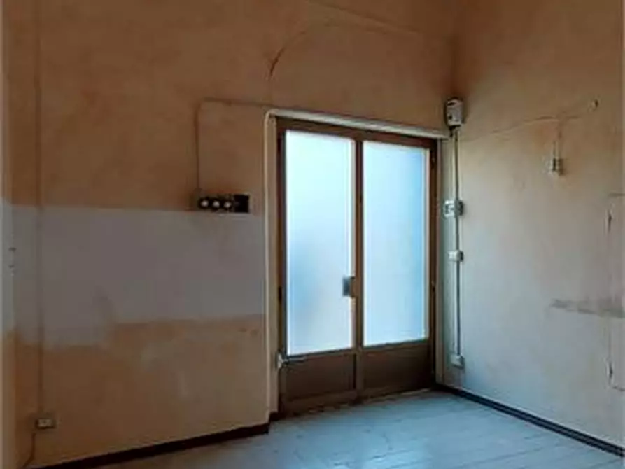 Immagine 2 di Negozio in affitto  a San Gimignano