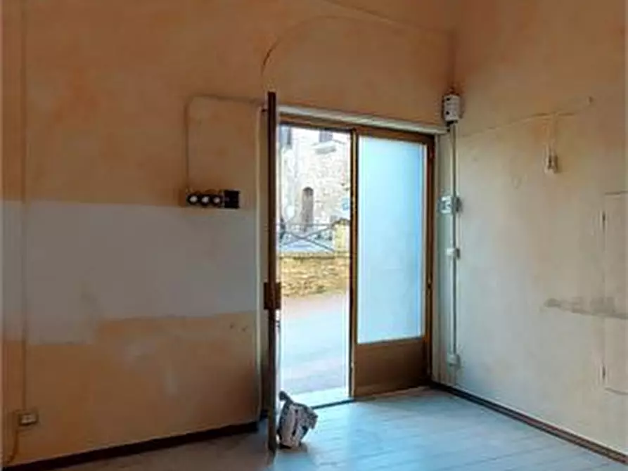 Immagine 3 di Negozio in affitto  a San Gimignano