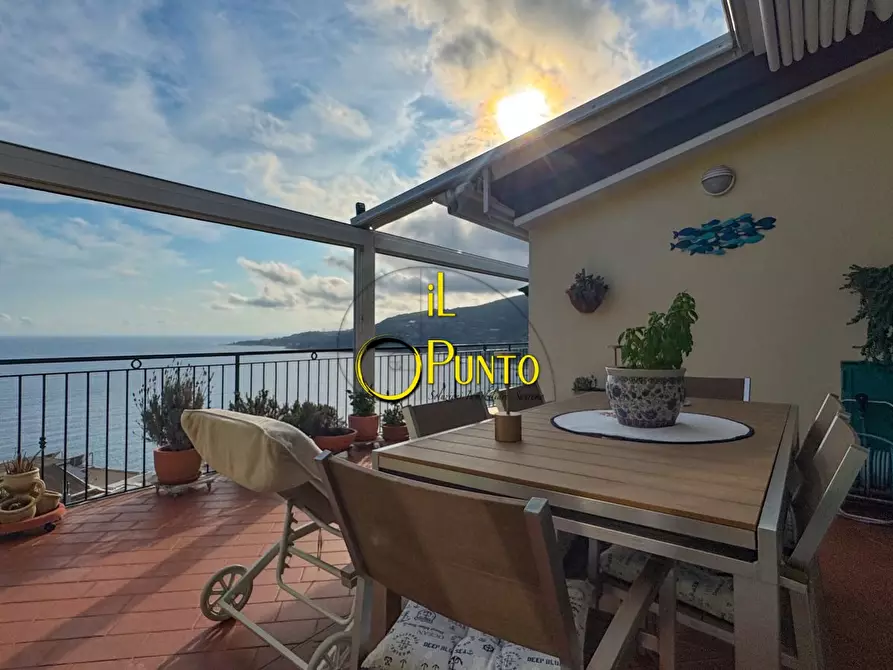 Immagine 2 di Attico in vendita  66 a Ospedaletti