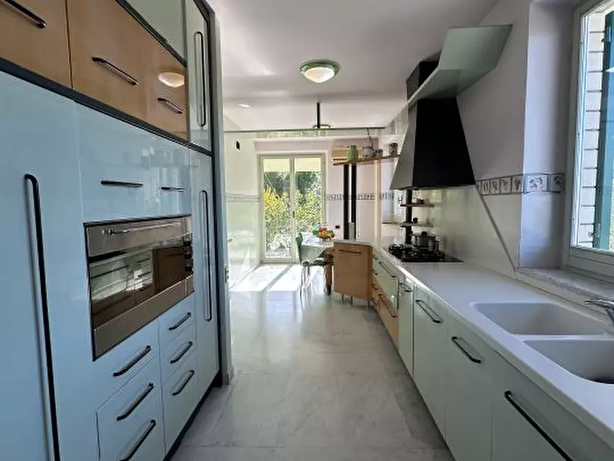 Immagine 8 di Villa in vendita  12 a Roseto Degli Abruzzi