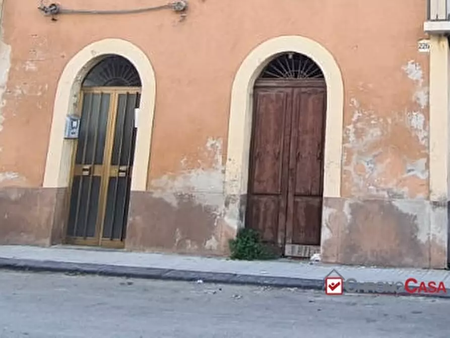 Immagine 10 di Negozio in vendita  a Messina