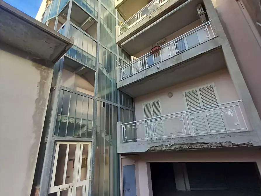 Immagine 1 di Magazzino in affitto  38 a Messina