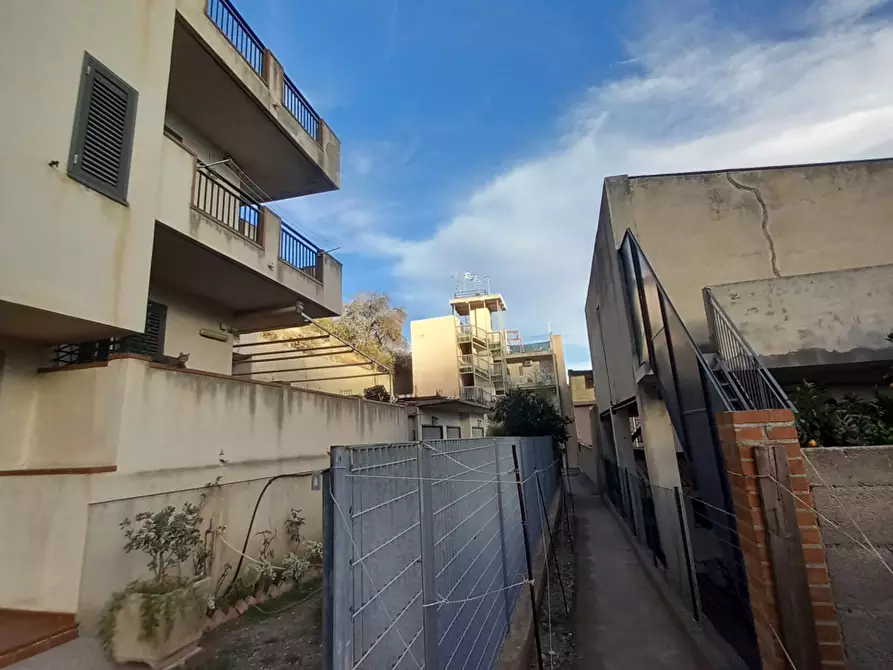 Immagine 3 di Magazzino in affitto  38 a Messina