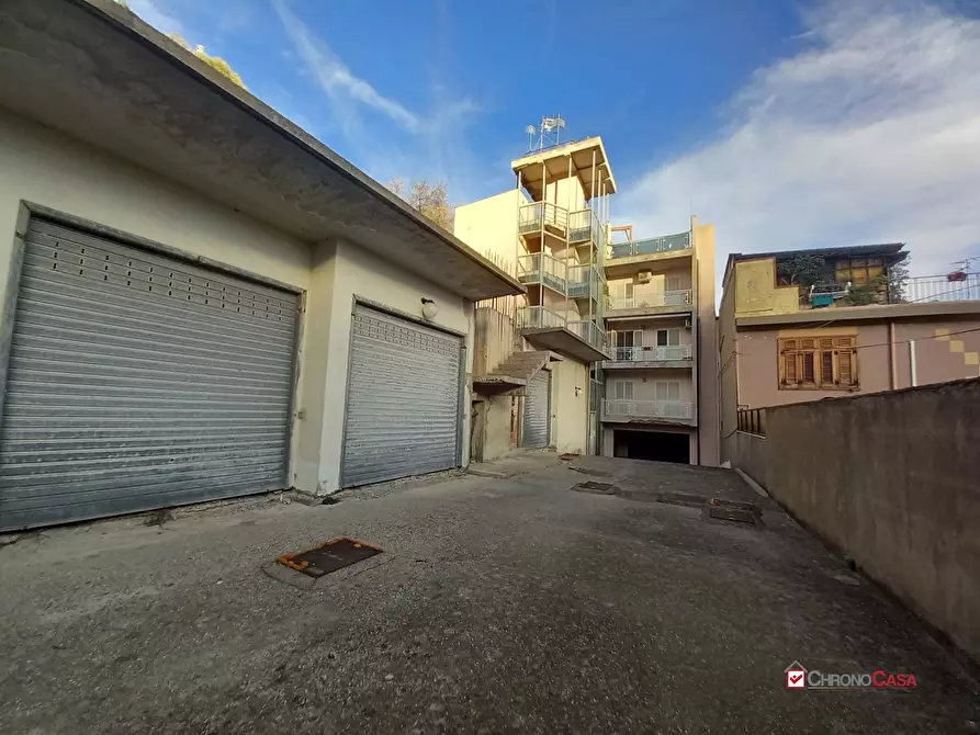 Immagine 4 di Magazzino in affitto  38 a Messina