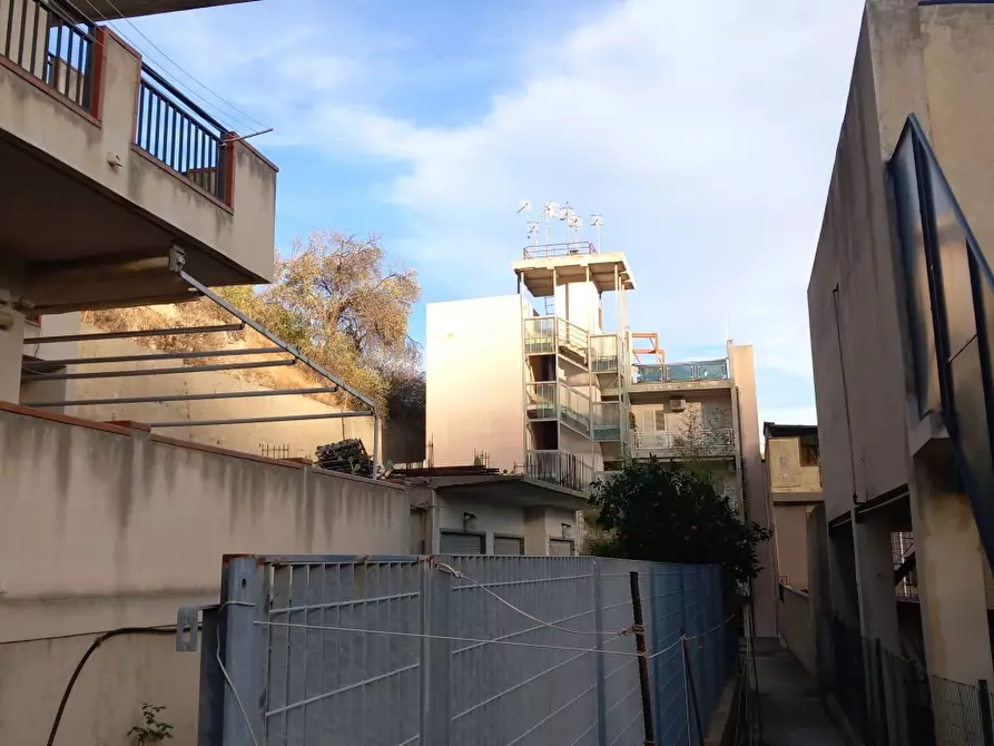 Immagine 7 di Magazzino in affitto  38 a Messina