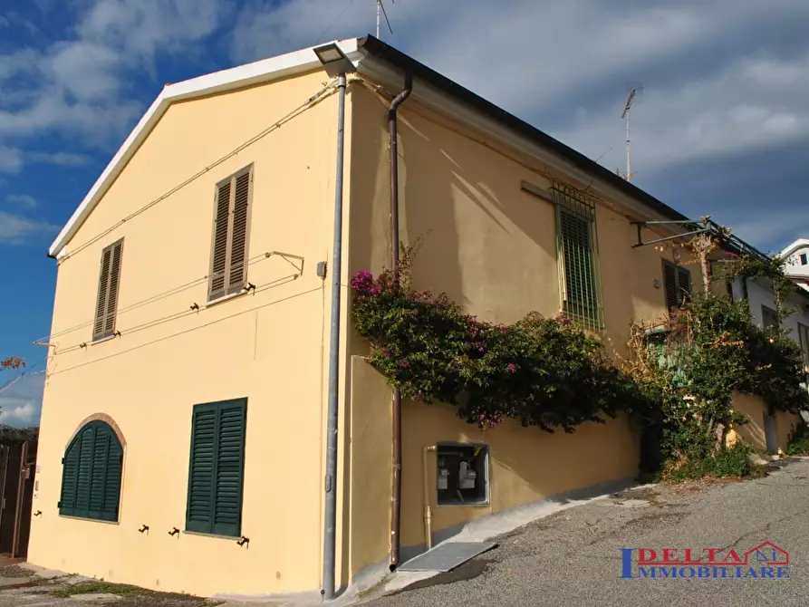 Immagine 1 di Casa semindipendente in vendita  a Rosignano Marittimo