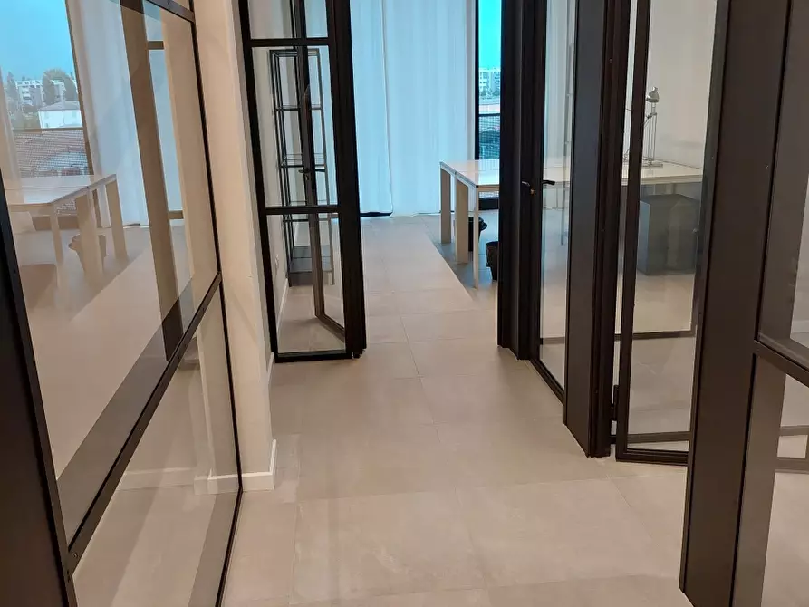 Immagine 3 di Ufficio in affitto  a Parma