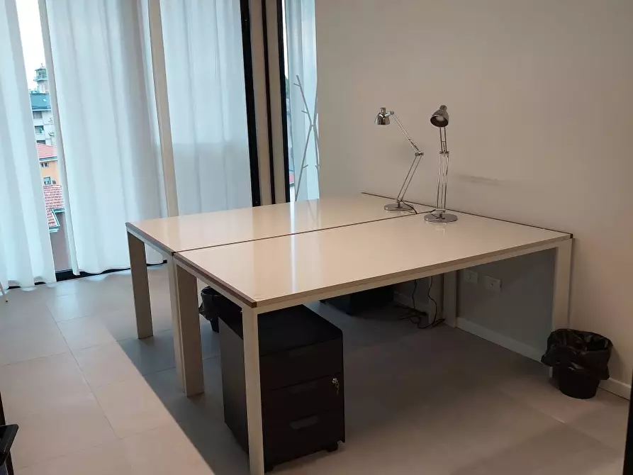 Immagine 10 di Ufficio in affitto  a Parma