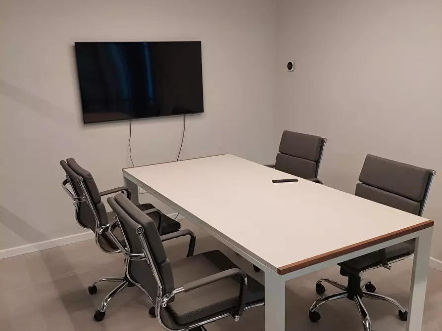 Immagine 8 di Ufficio in affitto  a Parma