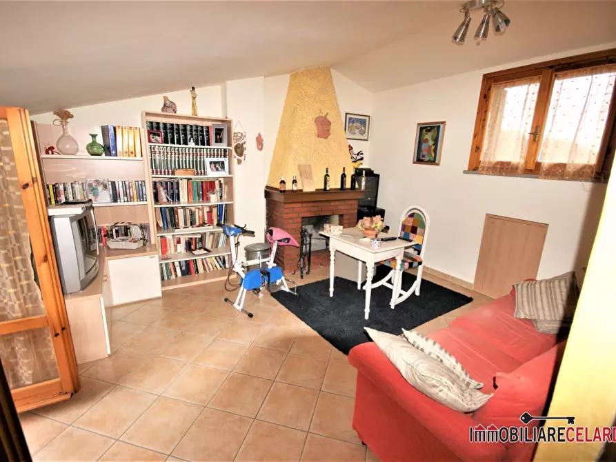 Immagine 8 di Appartamento in vendita  a Casole D'elsa