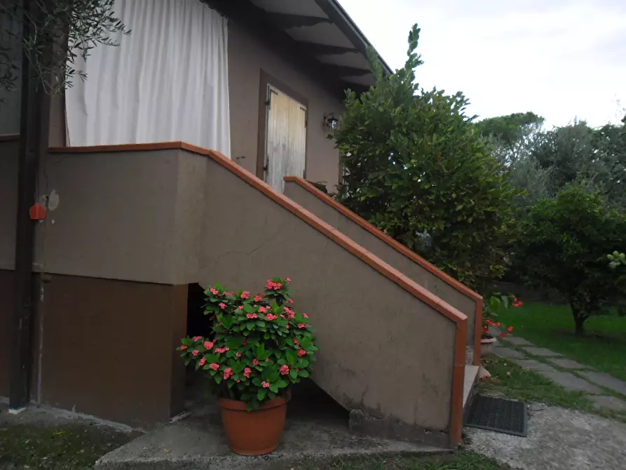 Immagine 1 di Casa indipendente in vendita  a Ortonovo