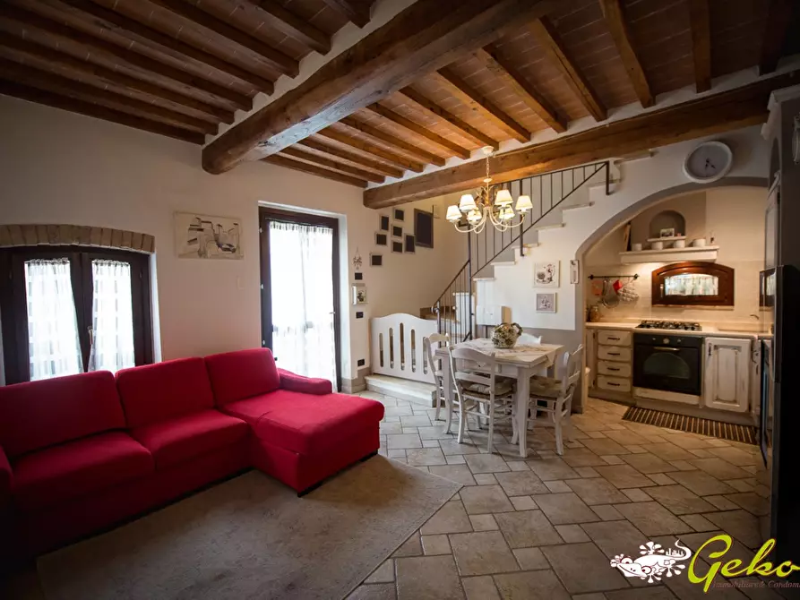 Immagine 2 di Villa in vendita  a San Gimignano