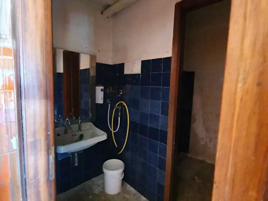 Immagine 4 di Negozio in vendita  a Messina