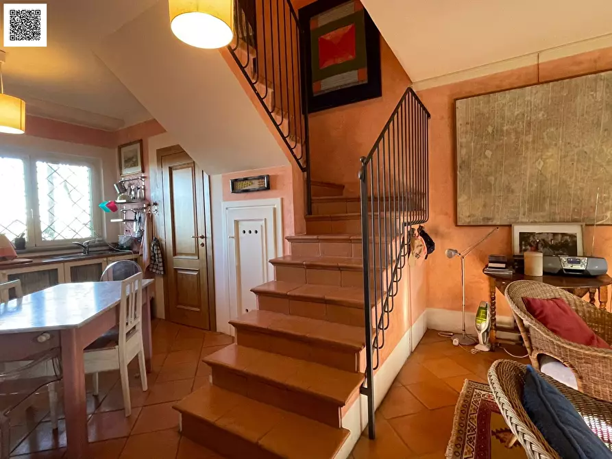 Immagine 4 di Negozio in vendita  a Carrara