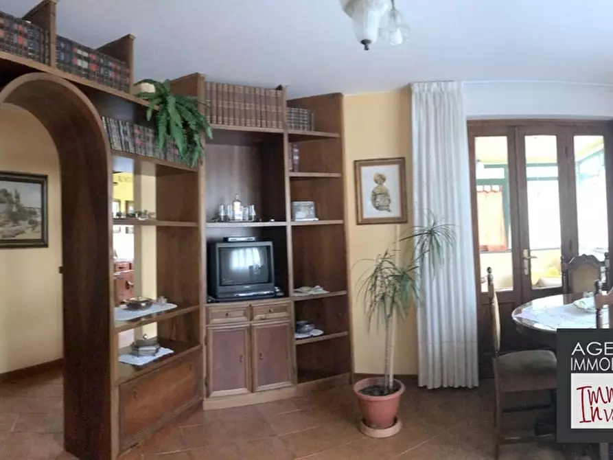Immagine 4 di Villa in vendita  a Massarosa