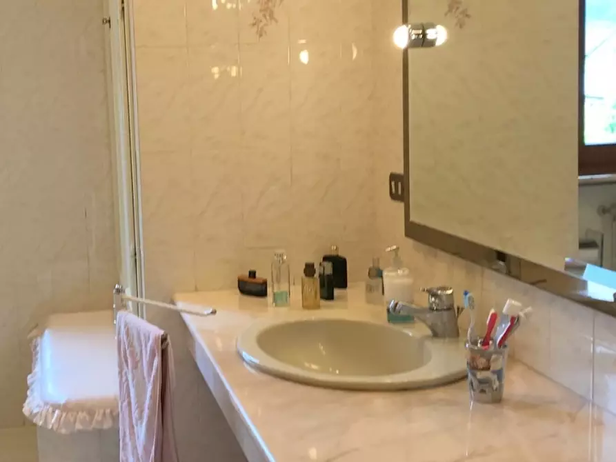 Immagine 9 di Villa in vendita  a Massarosa