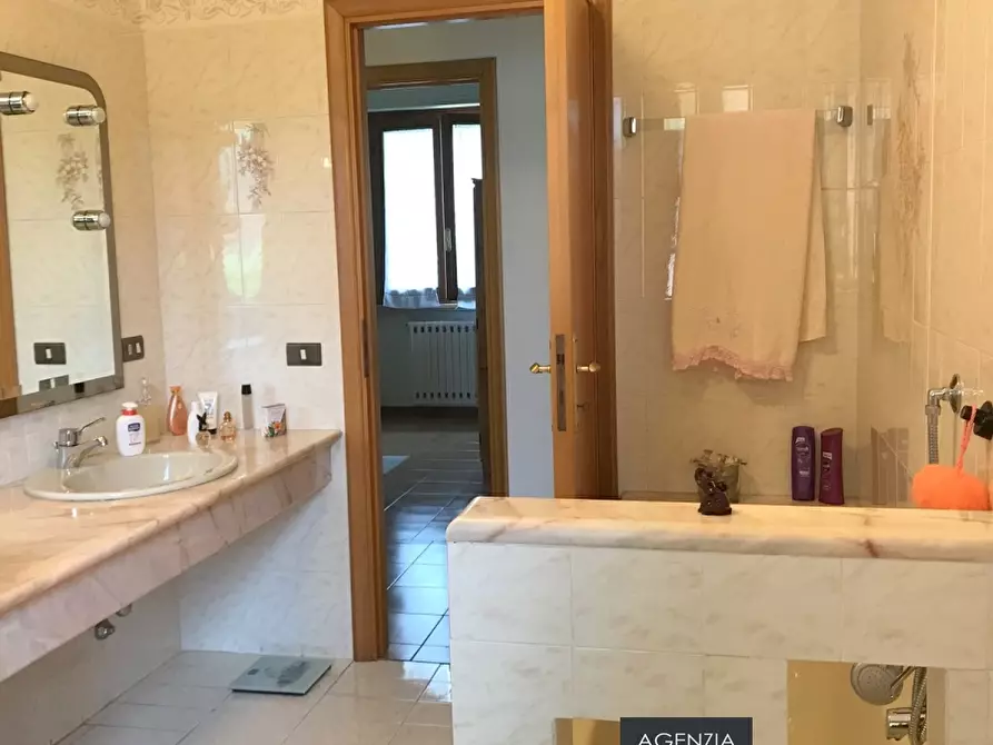 Immagine 10 di Villa in vendita  a Massarosa