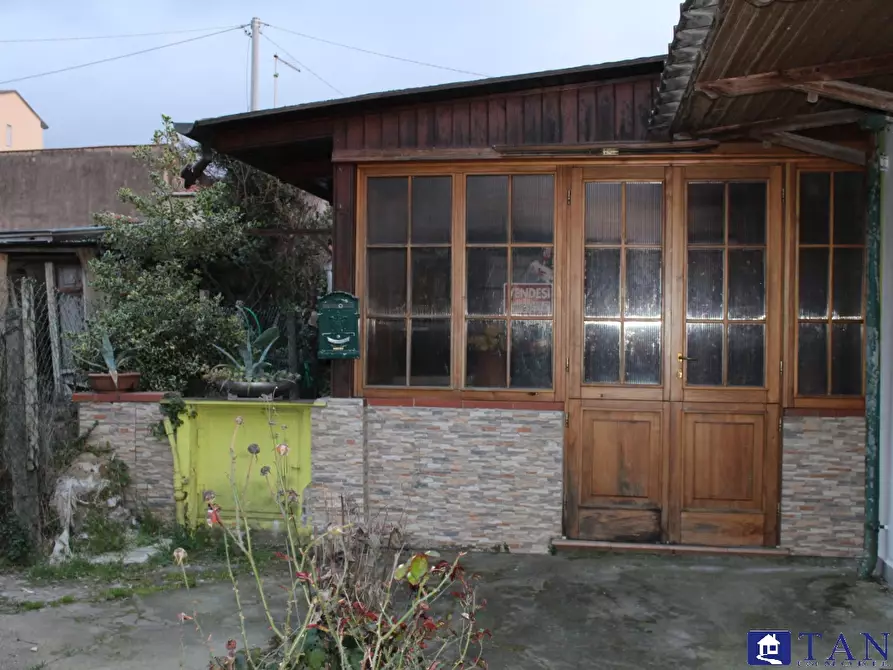 Immagine 1 di Casa semindipendente in vendita  a Carrara