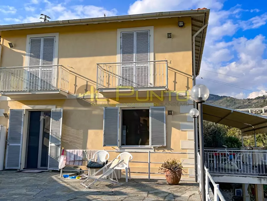 Immagine 8 di Villa in vendita  a San Remo