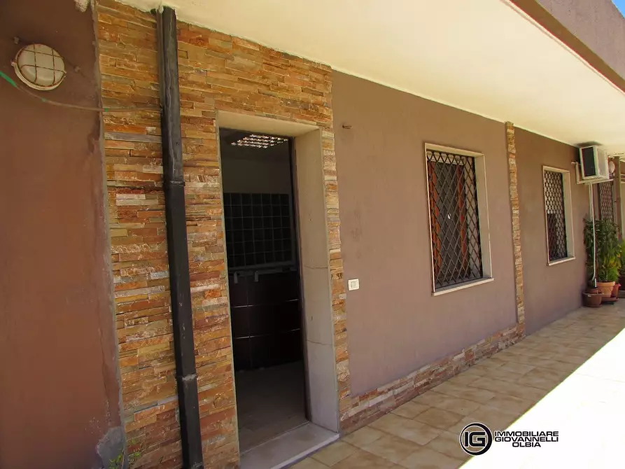 Immagine 7 di Ufficio in vendita  a Olbia