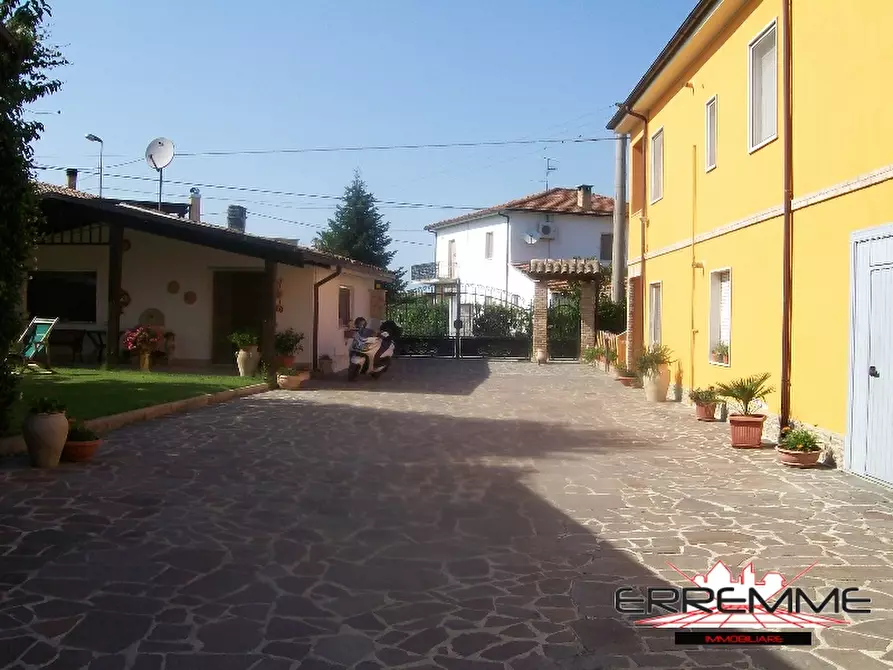 Immagine 3 di Villa in vendita  a Cepagatti