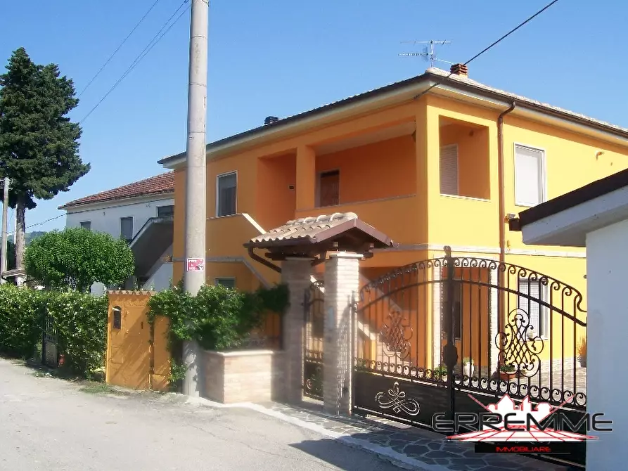 Immagine 2 di Villa in vendita  a Cepagatti