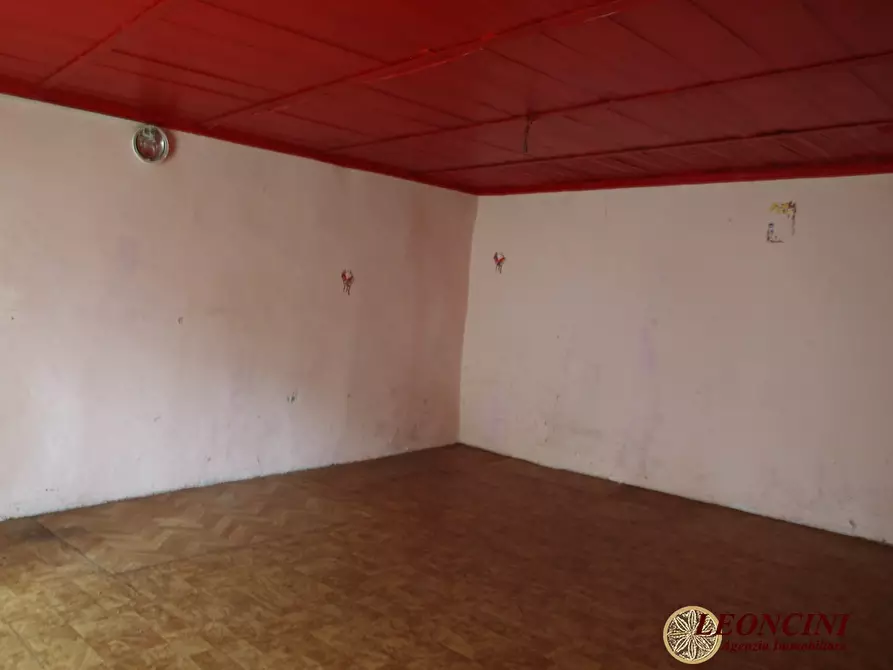 Immagine 9 di Rustico / casale in vendita  a Tresana