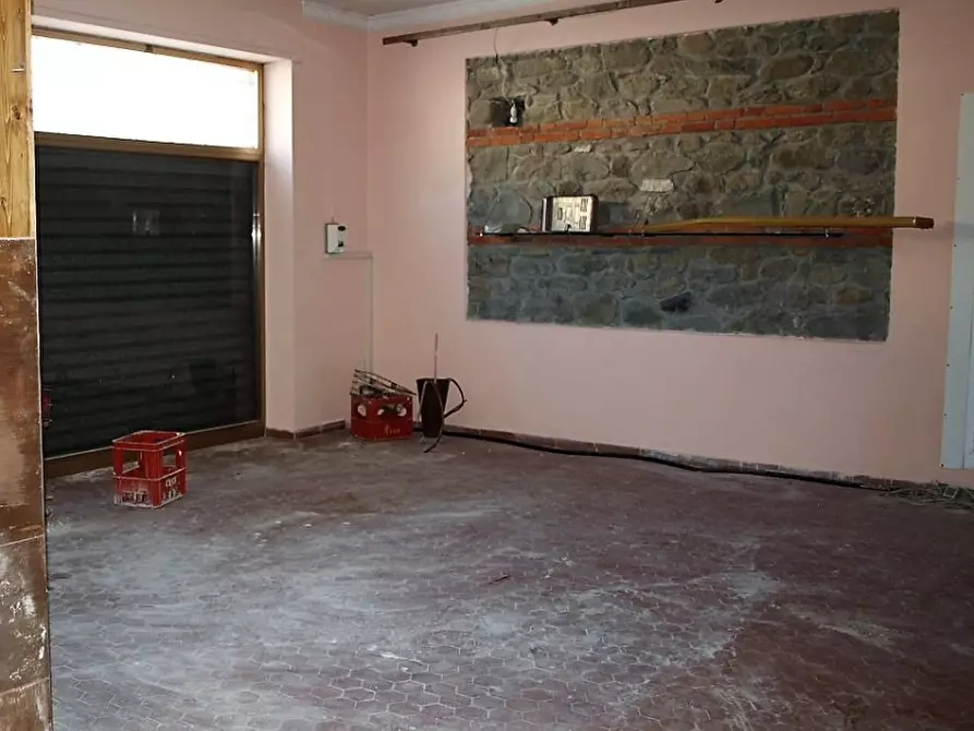 Immagine 4 di Negozio in affitto  a Villafranca In Lunigiana