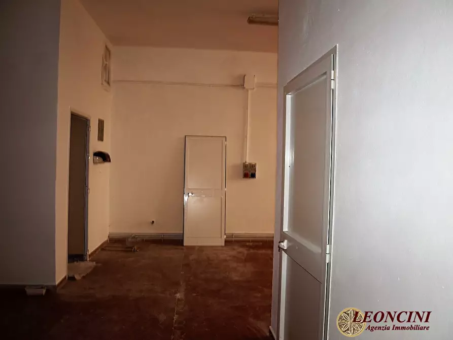 Immagine 3 di Negozio in affitto  a Villafranca In Lunigiana
