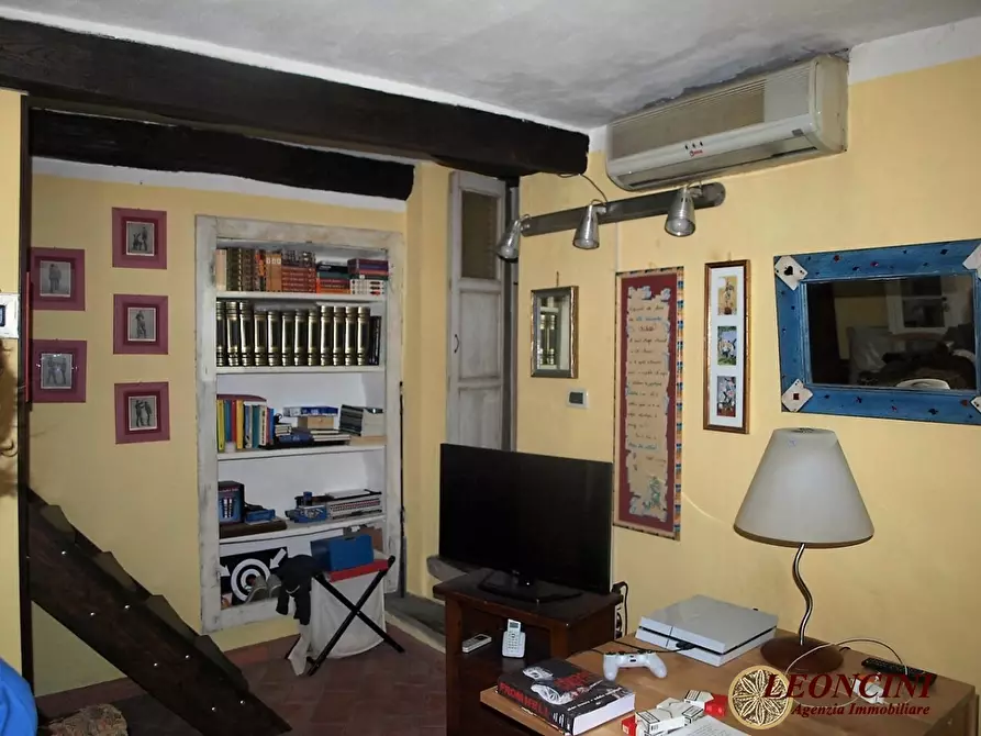 Immagine 6 di Negozio in vendita  a Villafranca In Lunigiana