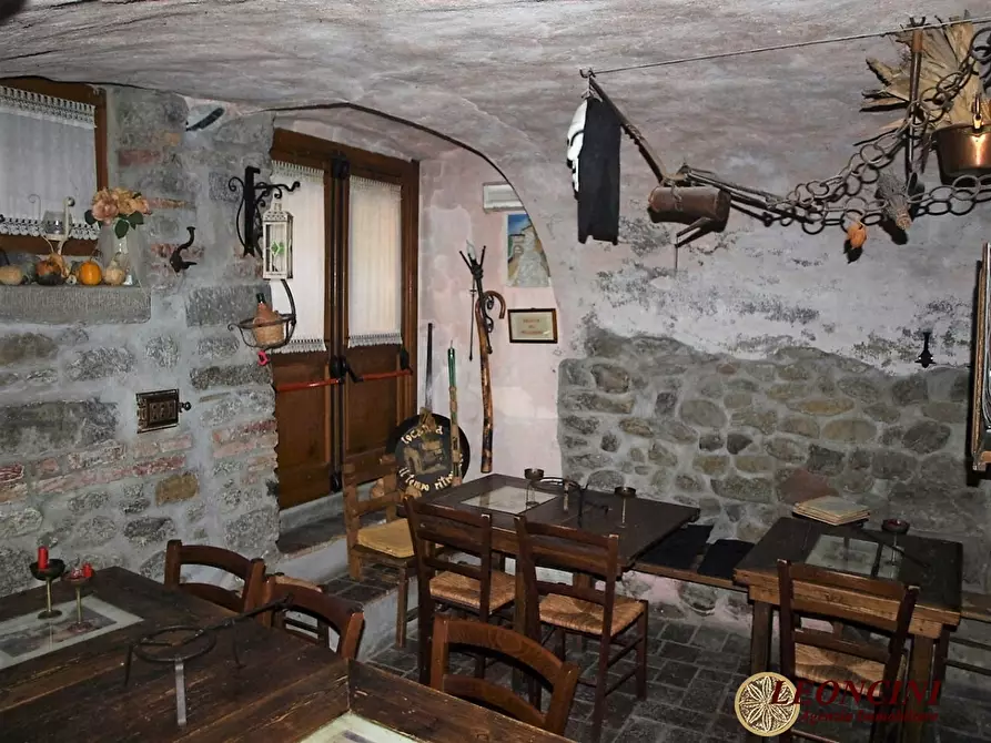 Immagine 4 di Negozio in vendita  a Villafranca In Lunigiana