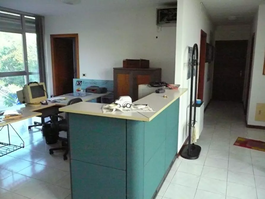 Immagine 3 di Ufficio in affitto  a Noceto