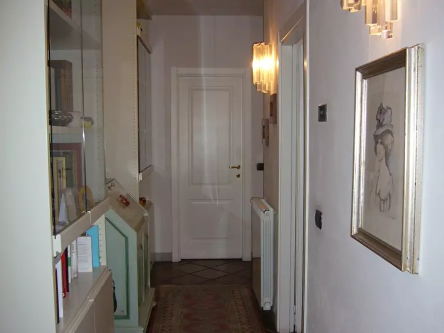 Immagine 2 di Appartamento in vendita  a Carrara