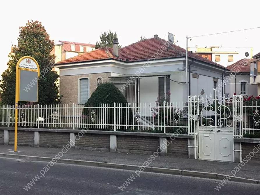 Immagine 1 di Villa in vendita  a Tortona