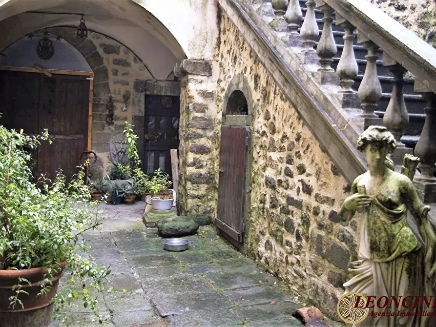 Immagine 2 di Palazzo in vendita  2 a Filattiera