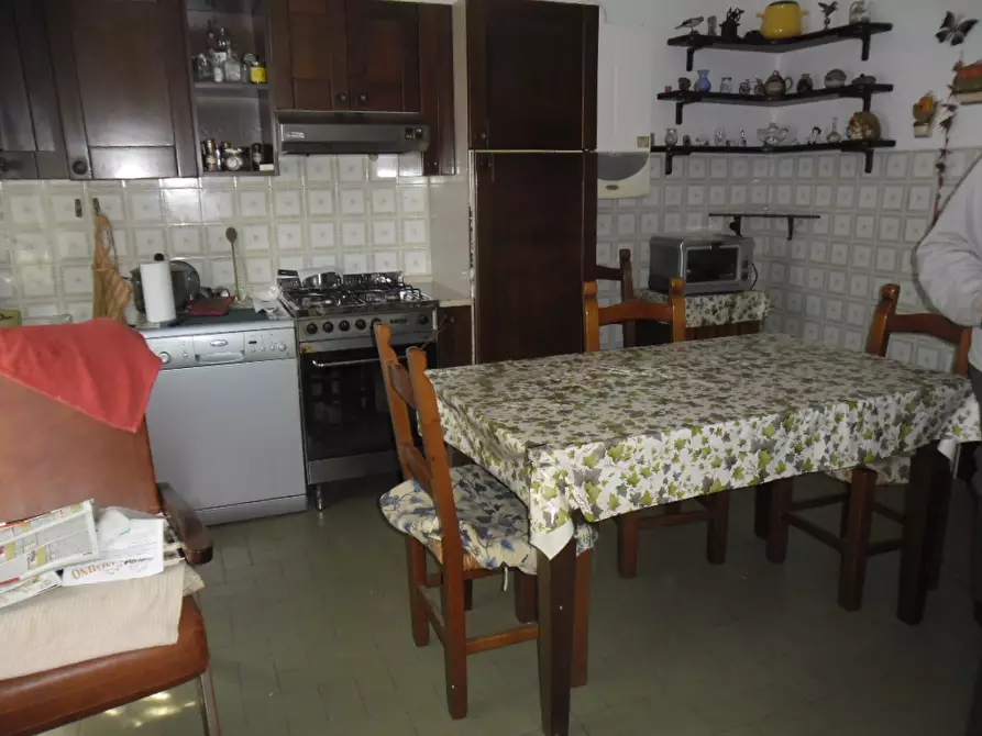 Immagine 2 di Casa indipendente in vendita  a Carrara