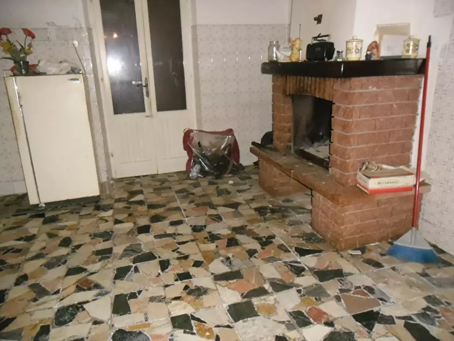 Immagine 3 di Casa indipendente in vendita  a Carrara