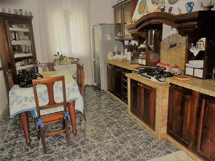 Immagine 6 di Villa in vendita  a Castelnuovo Magra