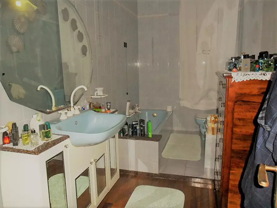 Immagine 7 di Villa in vendita  a Castelnuovo Magra